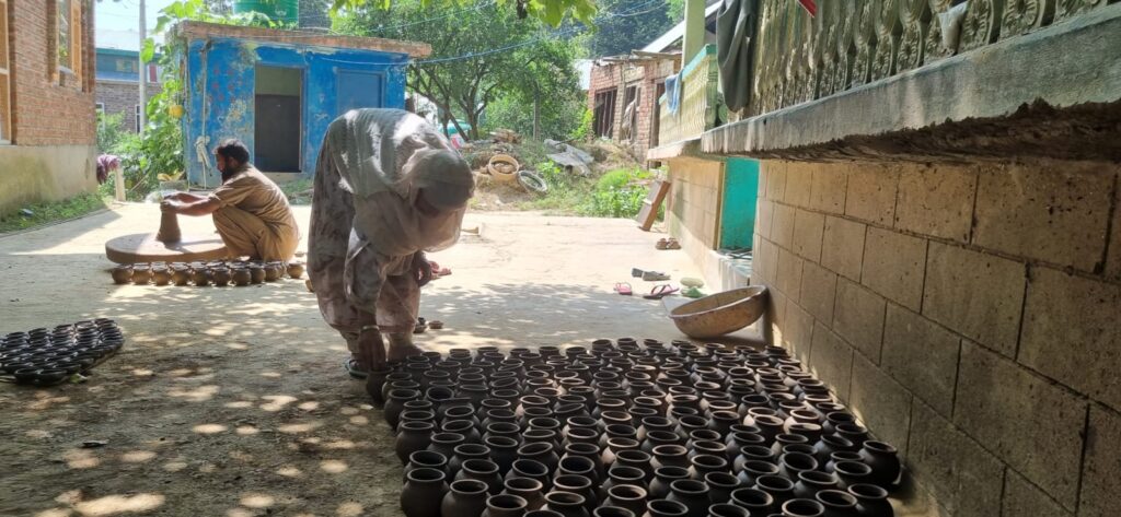 SHG Members Illuminate Festive Spirit with Handcrafted Diyas & Kalashs in 'Meri Mati Mera Desh' Initiative
