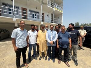 Railway Taxi Association Meets Satish Sharma, Pushes for Upgrade Inclusion