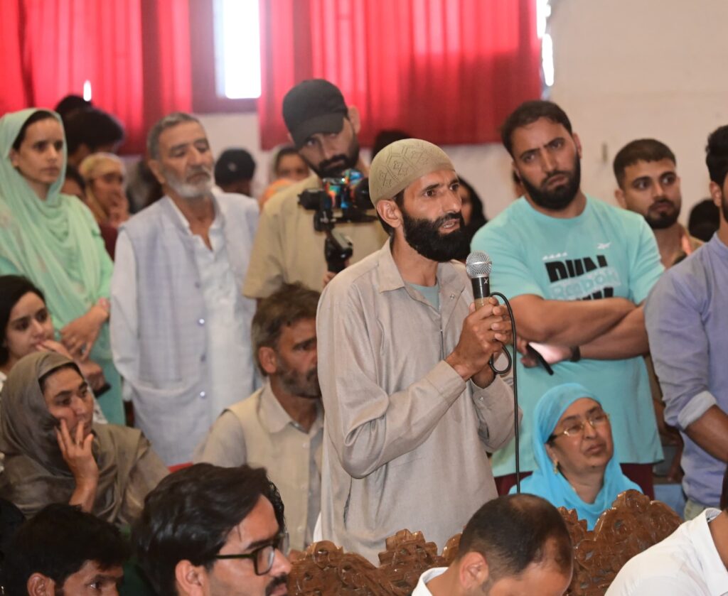 Lieutenant Governor met Families of Common Kashmiris who were brutally killed by Pakistan-backed terrorists since 1990s