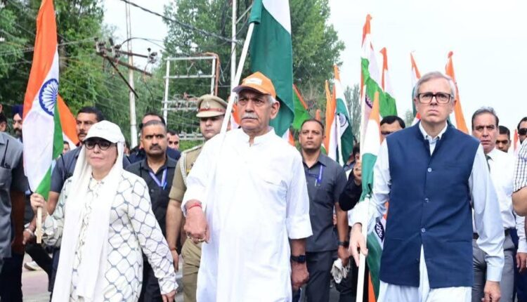Lt Governor Manoj Sinha Flags Off Tiranga Yatra at Dal Lake