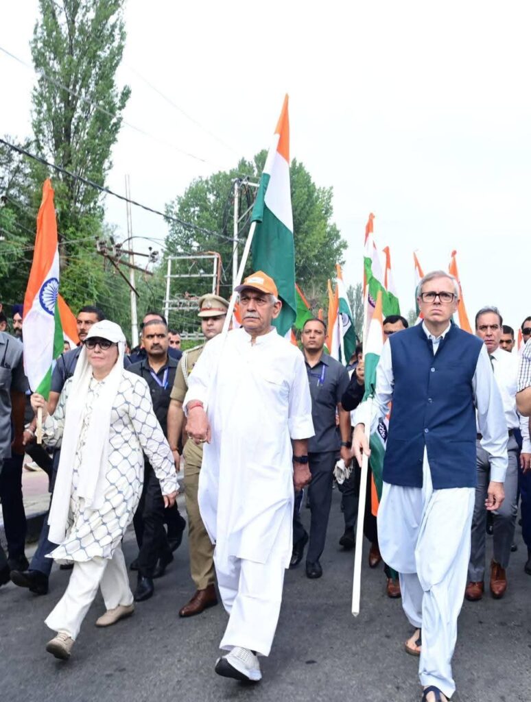 Lt Governor Manoj Sinha Flags Off Tiranga Yatra at Dal Lake