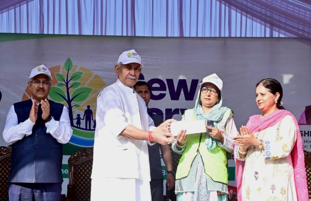 LG Manoj Sinha Leads Dal Lake Cleanliness Drive in Srinagar