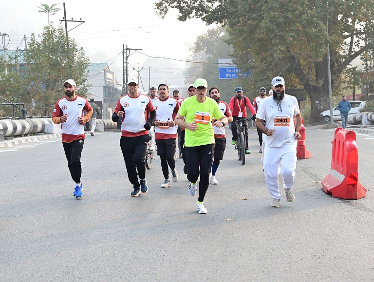 SRINAGAR, NOVEMBER 2: Chief Minister Omar Abdullah today flagged off the second edition of the Kashmir Marathon from Polo View, Srinagar, marking a vibrant celebration of fitness, resilience and the indomitable spirit of Jammu and Kashmir. The race began at 6:00 AM from Polo View, with runners traversing the scenic Boulevard Road along the banks of the Dal Lake. The marathon was organised by the Department of Tourism, Kashmir, featuring multiple categories including the Full Marathon (42 km), Half Marathon (21 km), and shorter runs for amateurs and local participants. This year’s edition saw over 1,100 runners from 27 States and Union Territories of India, along with 77 foreign participants from 11 countries, underscoring Kashmir’s emergence as a premier destination for sports and adventure tourism. The Chief Minister was joined at the flag-off ceremony by Minister for Youth Affairs & Sports Satish Sharma, Advisor to the Chief Minister Nasir Aslam Wani, Bollywood actor Sunil Shetty, MLA Zadibal Tanveer Sadiq, Chief Secretary Atal Dulloo, Additional Chief Secretary to the CM Dheeraj Gupta, ACS Tourism Ashish Verma, Director Tourism Kashmir Raja Yaqoob and other senior civil and police officers. The dignitaries, along with enthusiastic locals, cheered the runners as they set off on their route through the heart of Srinagar. In a display of personal commitment to fitness and public engagement, Chief Minister Omar Abdullah also participated in the Half Marathon and successfully completed the 21-kilometre run in just over one hour and fifty minutes. Later, sharing his experience on X (formerly Twitter), the Chief Minister posted: “Just completed the Kashmir Half Marathon. I didn’t set a personal best but I did improve on my effort last year. Congratulations to all the runners who completed the full marathon & the half marathon. Well done.” It may be recalled that during the first edition of the Kashmir Marathon held on October 20 last year, the Chief Minister had also flagged off and completed the half marathon event. Speaking at the event, Bollywood actor Sunil Shetty said, “People are running for Kashmir and for India. It’s beautiful to witness the excitement among people of all ages. I am delighted to be here and will try to return every year to encourage greater participation.” Expressing gratitude, Minister for Youth Affairs & Sports Satish Sharma said: “This marathon spreads the message of peace, love, prosperity, and brotherhood. Participants, including runners from different countries, are part of this celebration of unity and endurance. I thank Chief Minister Omar Abdullah, actor Sunil Shetty, and everyone who contributed to making this event a success.”